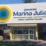 Nyaraló Julia